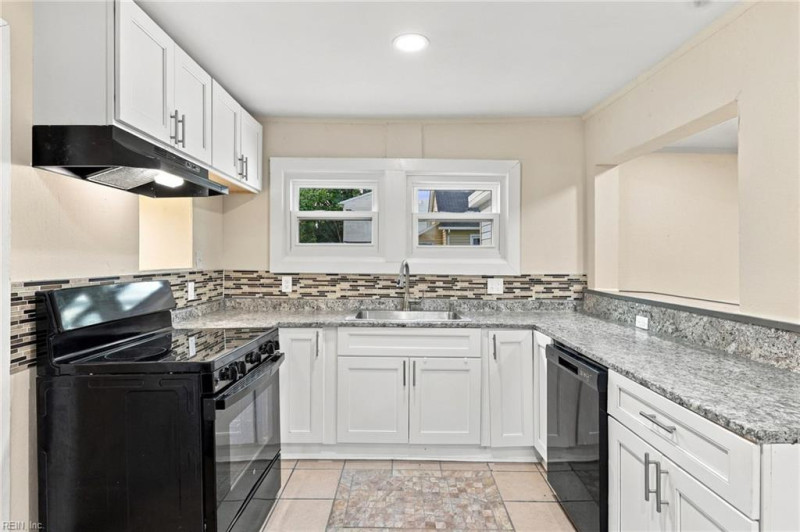 Photo 6 of 33 residential for sale in Norfolk virginia