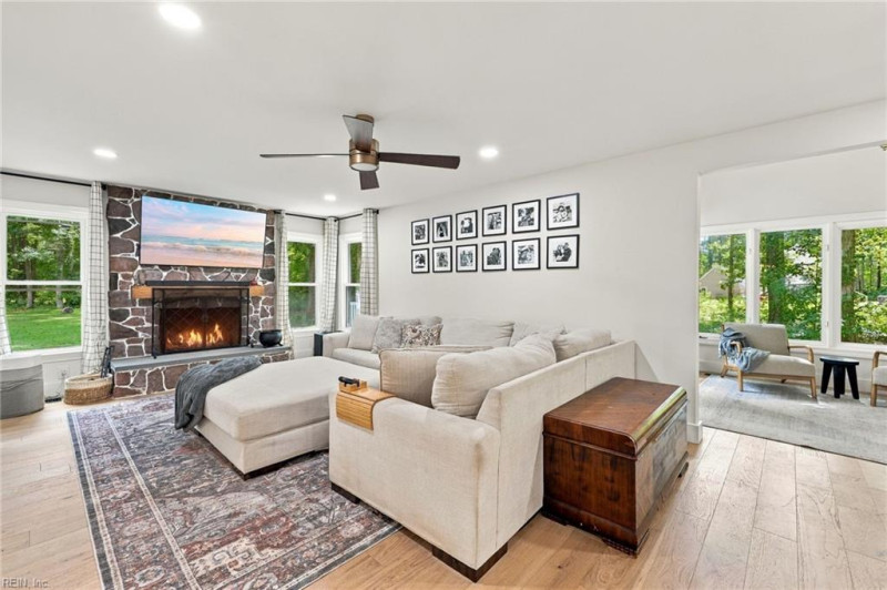 Photo 14 of 30 residential for sale in Chesapeake virginia