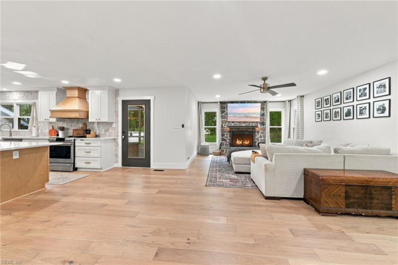 Photo 16 of 30 residential for sale in Chesapeake virginia