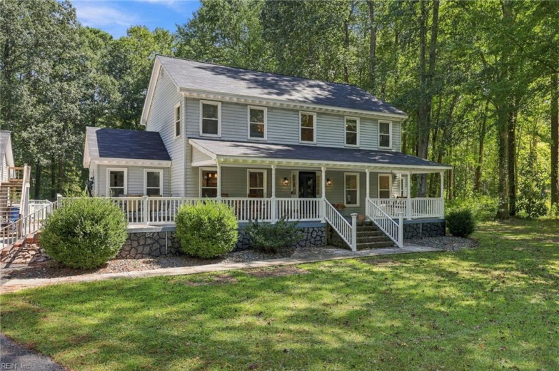 Photo 3 of 30 residential for sale in Chesapeake virginia