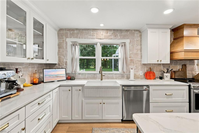 Photo 6 of 30 residential for sale in Chesapeake virginia