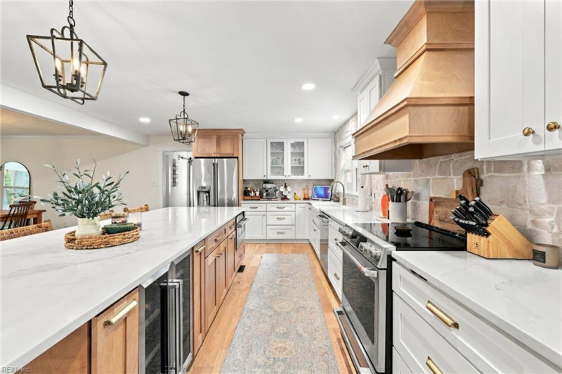 Photo 7 of 30 residential for sale in Chesapeake virginia
