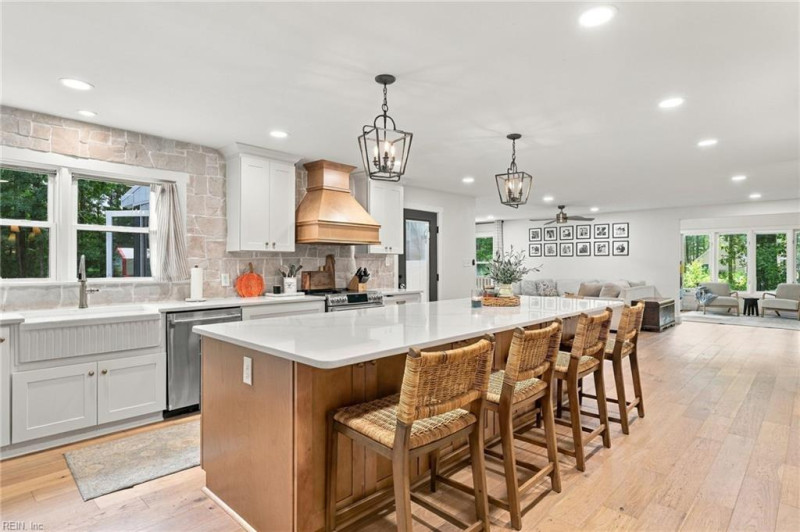 Photo 9 of 30 residential for sale in Chesapeake virginia