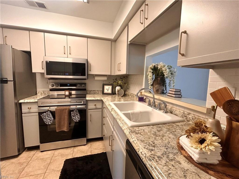 Photo 5 of 9 residential for sale in Virginia Beach virginia
