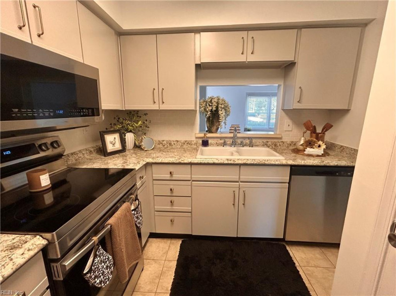 Photo 6 of 9 residential for sale in Virginia Beach virginia