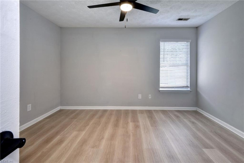 Photo 18 of 25 residential for sale in Gloucester County virginia