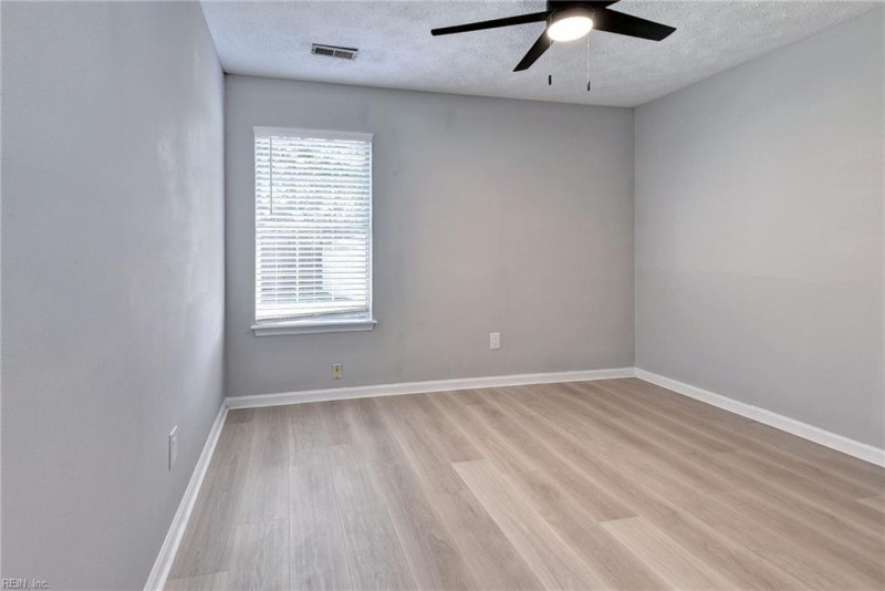 Photo 19 of 25 residential for sale in Gloucester County virginia
