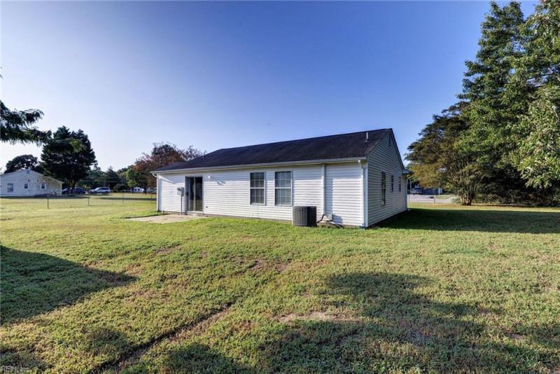 Photo 22 of 25 residential for sale in Gloucester County virginia