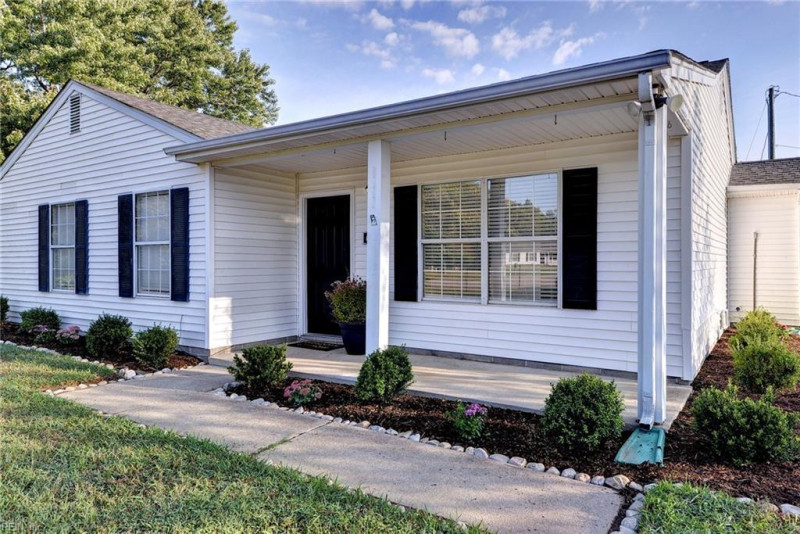 Photo 3 of 25 residential for sale in Gloucester County virginia