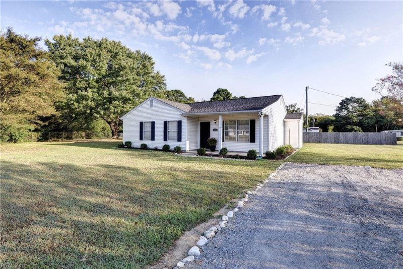 Photo 4 of 25 residential for sale in Gloucester County virginia