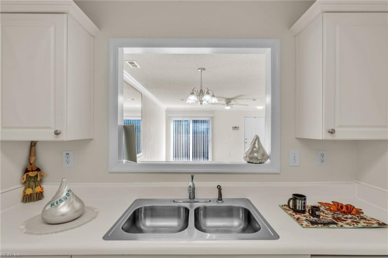 Photo 10 of 43 residential for sale in Chesapeake virginia