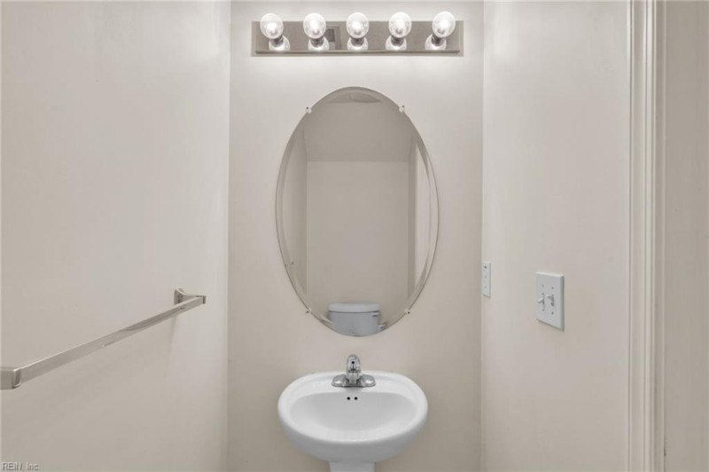 Photo 13 of 43 residential for sale in Chesapeake virginia