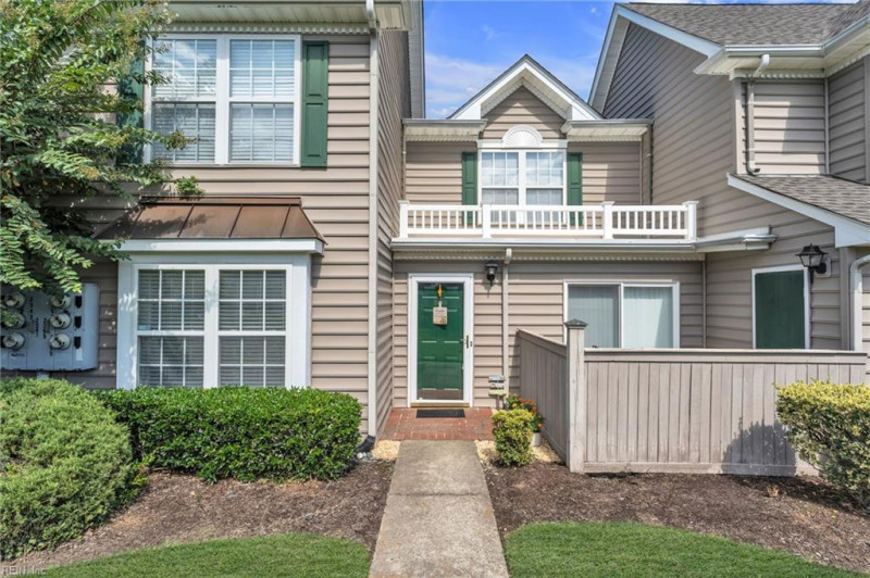Photo 3 of 43 residential for sale in Chesapeake virginia