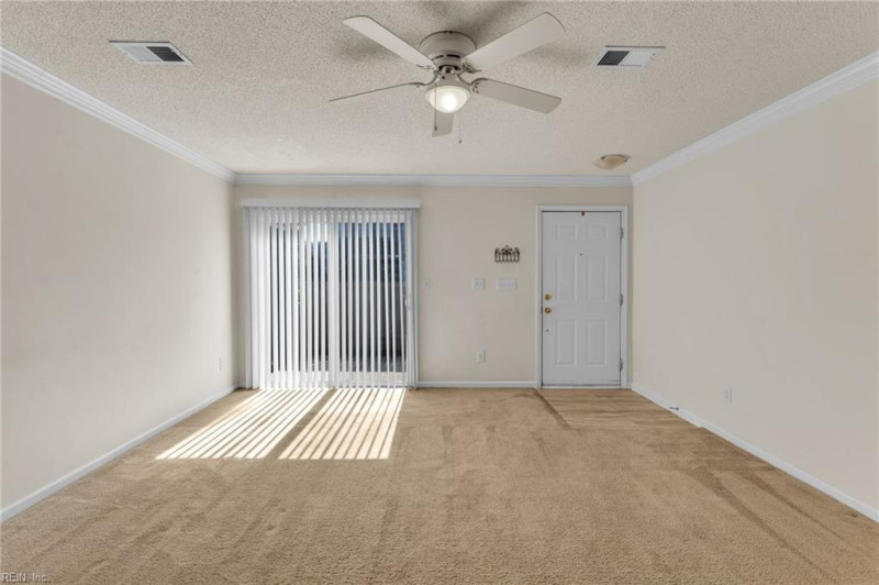 Photo 5 of 43 residential for sale in Chesapeake virginia