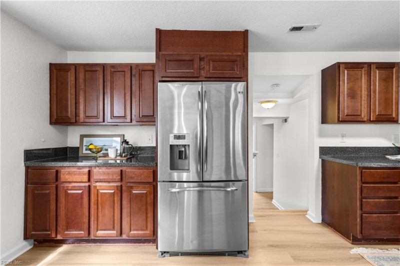Photo 10 of 41 residential for sale in Chesapeake virginia