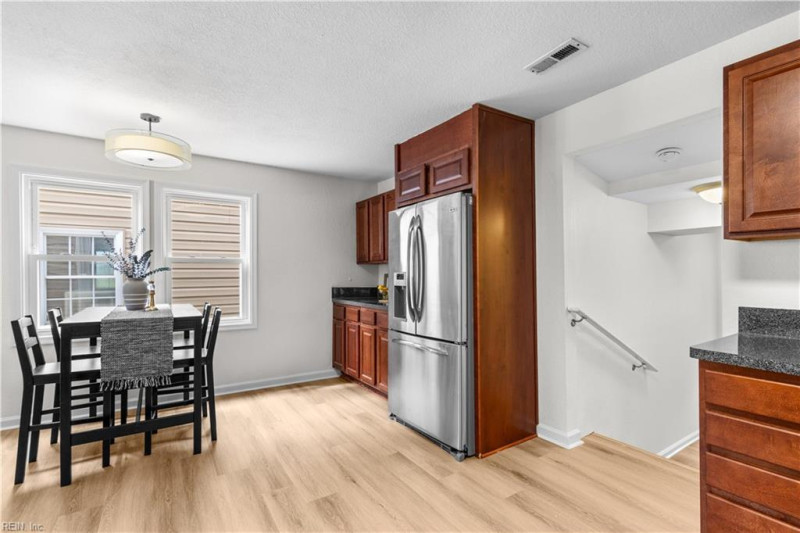 Photo 11 of 41 residential for sale in Chesapeake virginia