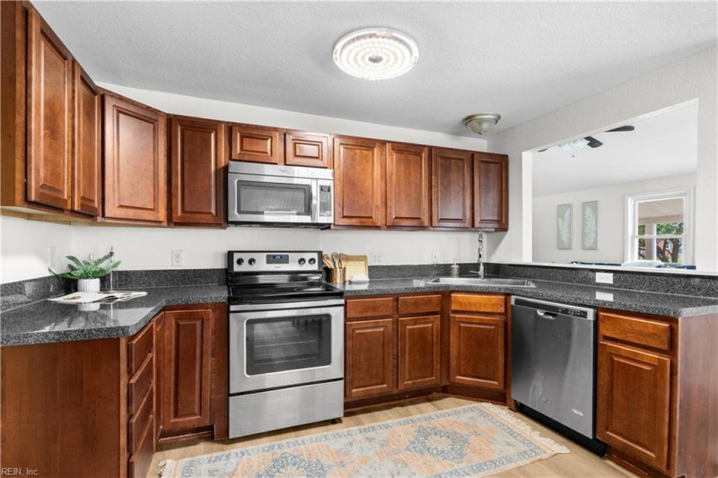 Photo 13 of 41 residential for sale in Chesapeake virginia