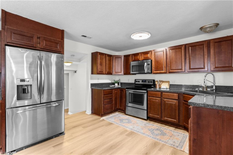 Photo 14 of 41 residential for sale in Chesapeake virginia