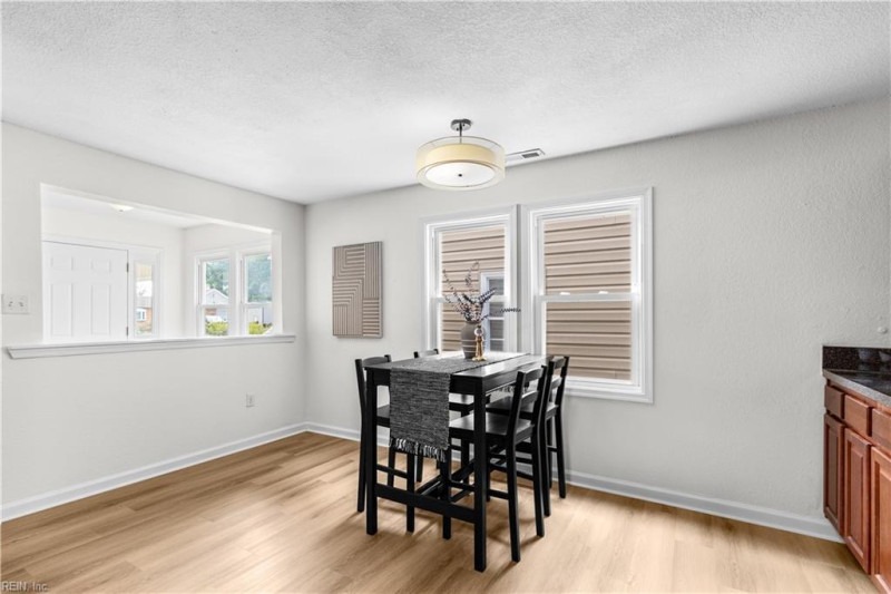 Photo 15 of 41 residential for sale in Chesapeake virginia