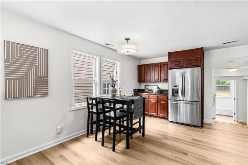Photo 16 of 41 residential for sale in Chesapeake virginia