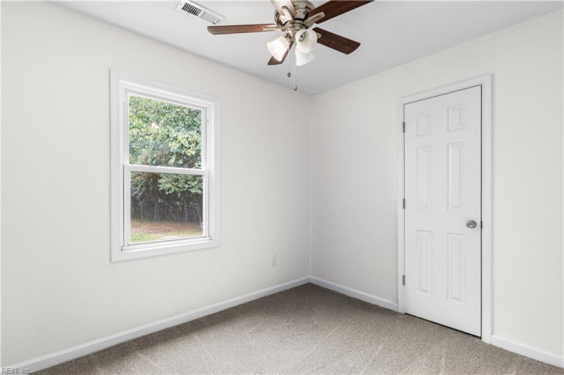 Photo 25 of 41 residential for sale in Chesapeake virginia