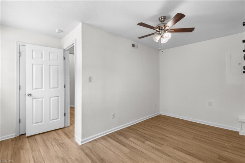 Photo 26 of 41 residential for sale in Chesapeake virginia
