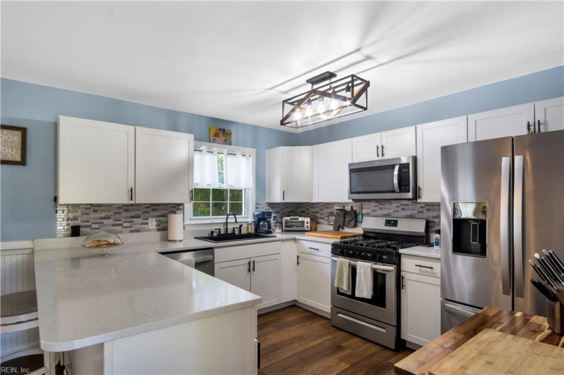 Photo 8 of 37 residential for sale in James City County virginia