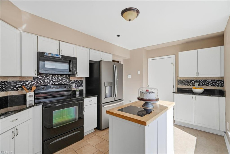 Photo 10 of 38 residential for sale in Virginia Beach virginia