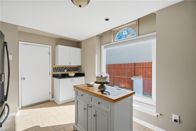 Photo 11 of 38 residential for sale in Virginia Beach virginia