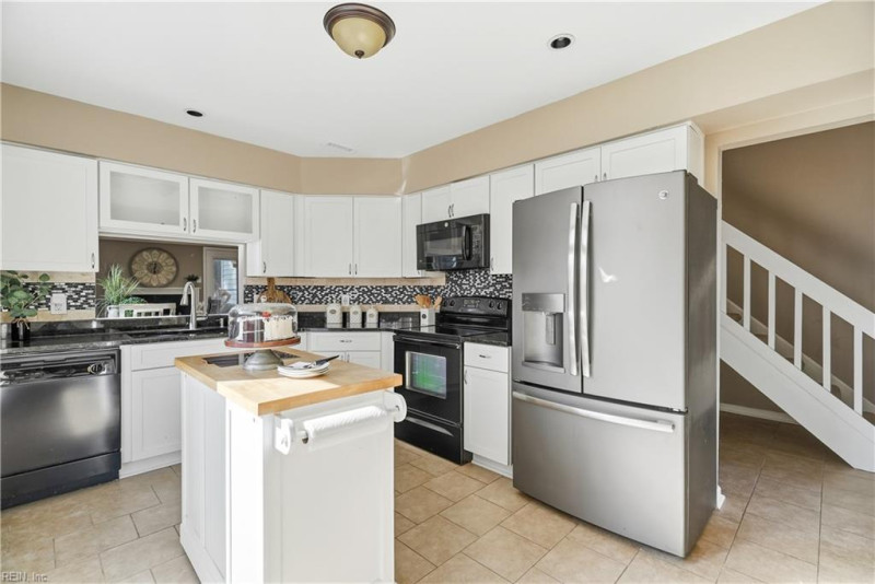 Photo 7 of 38 residential for sale in Virginia Beach virginia