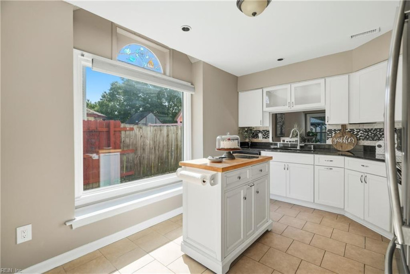 Photo 8 of 38 residential for sale in Virginia Beach virginia