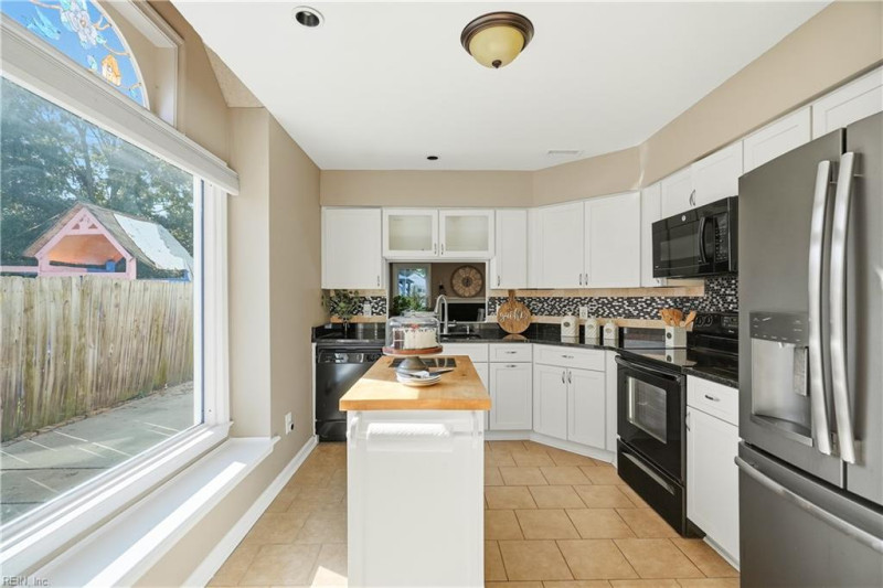 Photo 9 of 38 residential for sale in Virginia Beach virginia