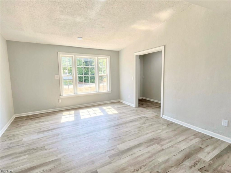 Photo 4 of 40 residential for sale in Virginia Beach virginia