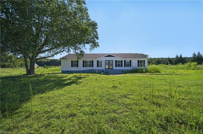 Photo 3 of 45 residential for sale in Suffolk virginia