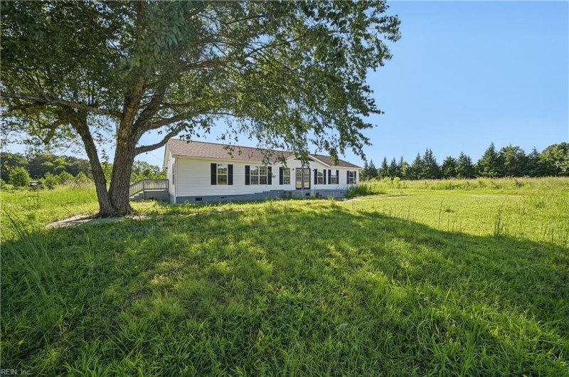 Photo 4 of 45 residential for sale in Suffolk virginia