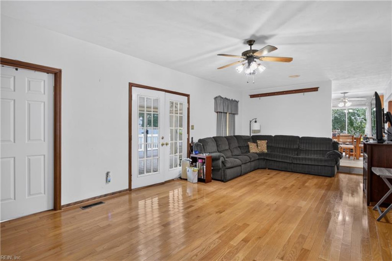 Photo 12 of 21 residential for sale in Chesapeake virginia