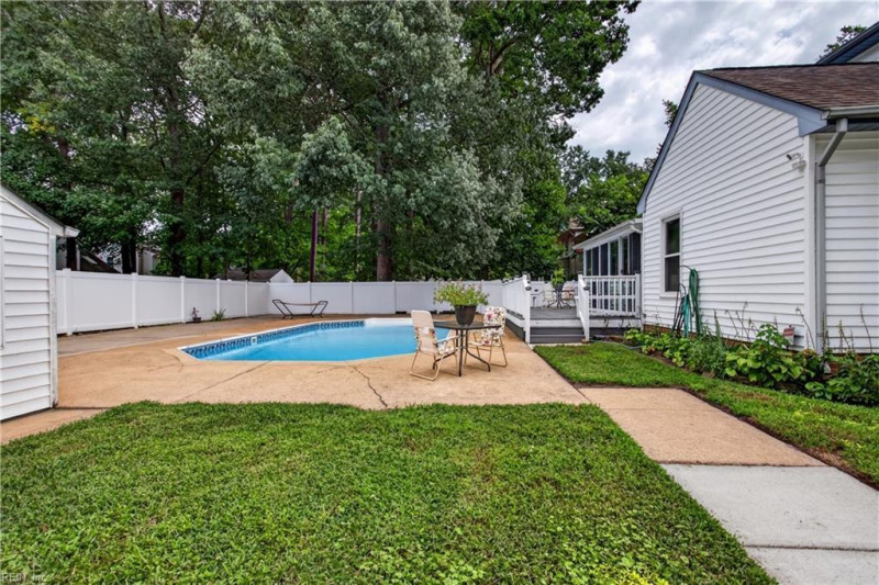 Photo 16 of 21 residential for sale in Chesapeake virginia
