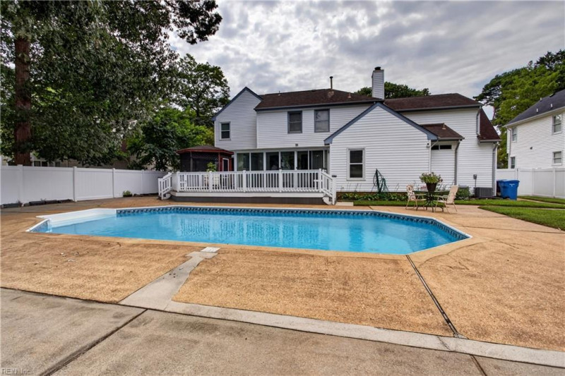 Photo 17 of 21 residential for sale in Chesapeake virginia