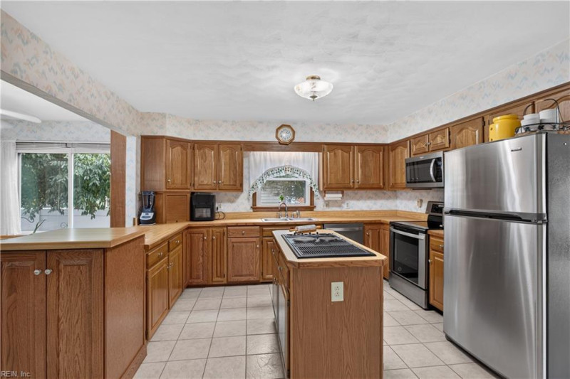 Photo 8 of 21 residential for sale in Chesapeake virginia