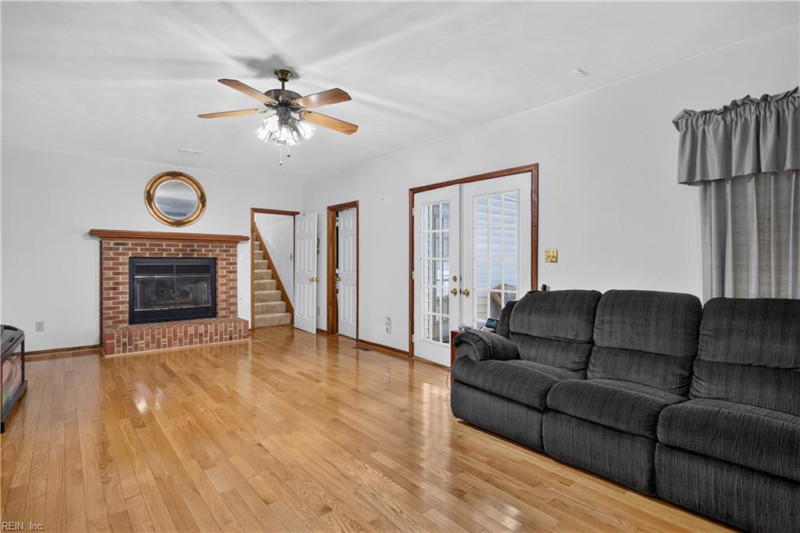 Photo 9 of 21 residential for sale in Chesapeake virginia