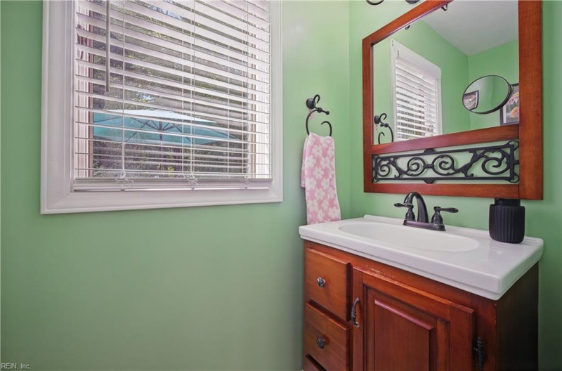 Photo 12 of 31 residential for sale in James City County virginia