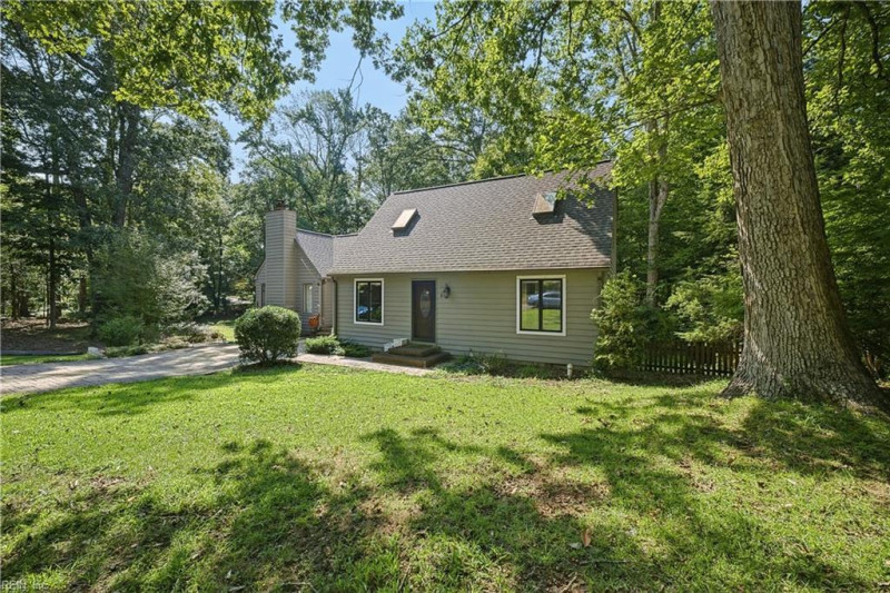Photo 3 of 31 residential for sale in James City County virginia