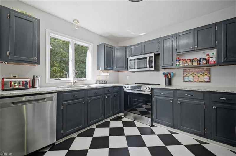 Photo 6 of 31 residential for sale in James City County virginia