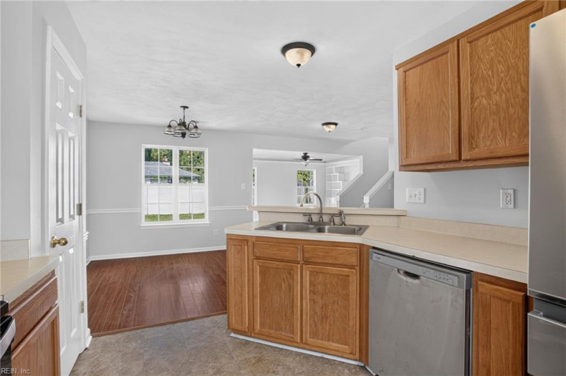 Photo 8 of 28 residential for sale in Chesapeake virginia Photo 8 of 28 residential for sale in Chesapeake virginia