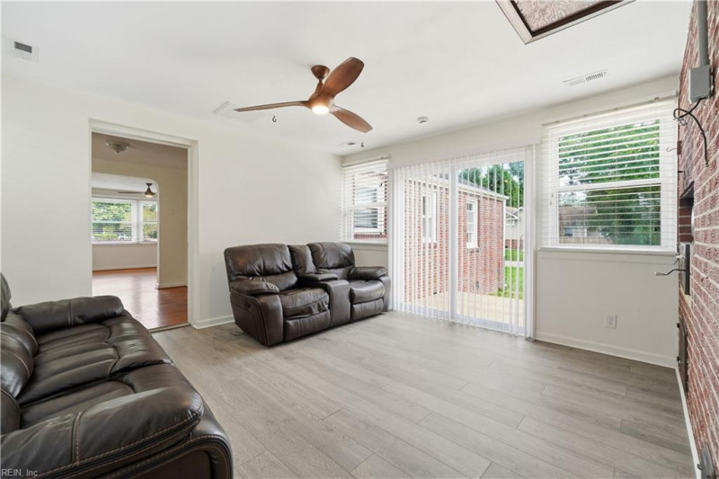 Photo 10 of 43 residential for sale in Virginia Beach virginia