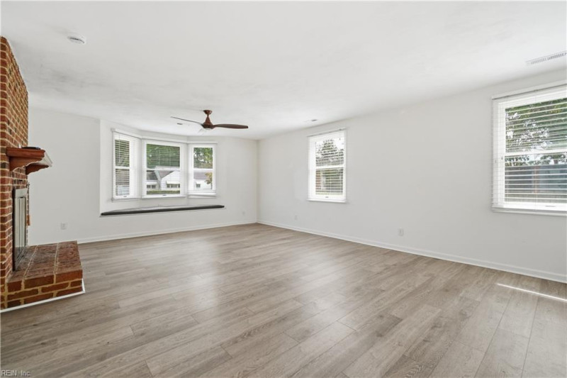 Photo 12 of 43 residential for sale in Virginia Beach virginia