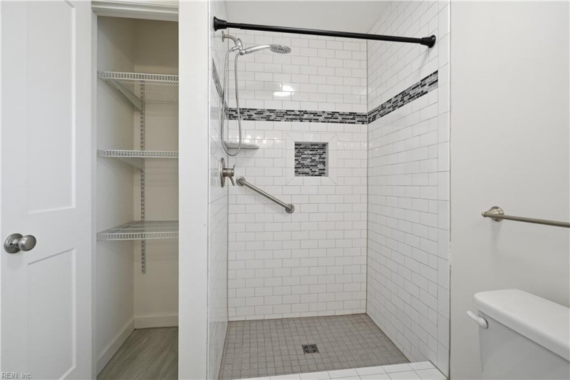 Photo 16 of 43 residential for sale in Virginia Beach virginia