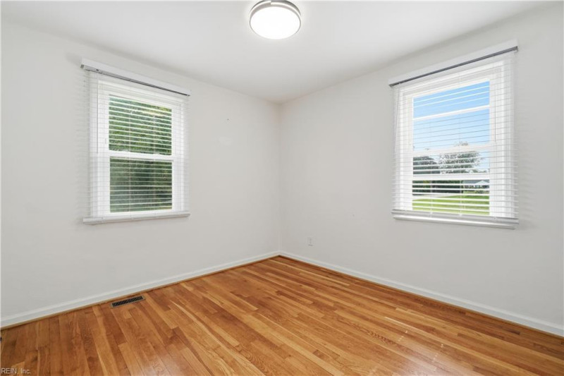 Photo 18 of 43 residential for sale in Virginia Beach virginia