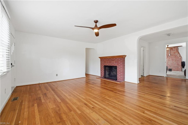 Photo 4 of 43 residential for sale in Virginia Beach virginia
