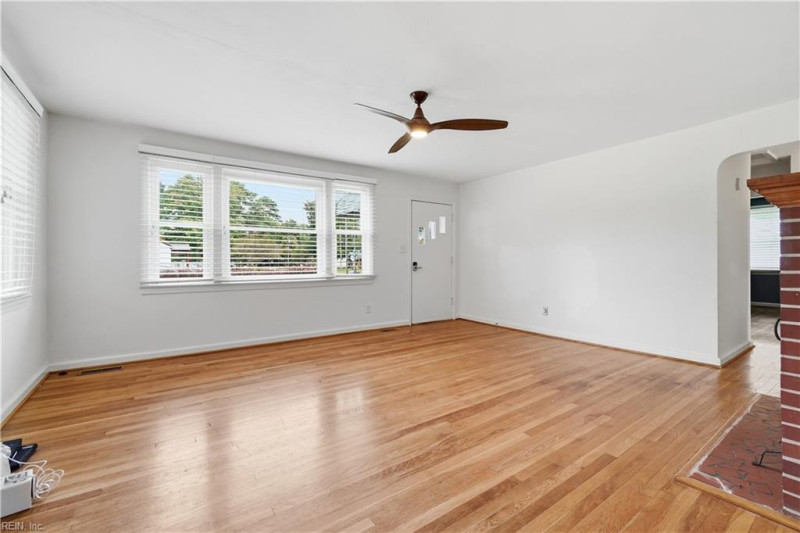 Photo 5 of 43 residential for sale in Virginia Beach virginia